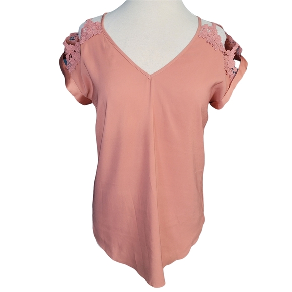 Express Cutout Shoulder Top Size M - Picture 1 of 8